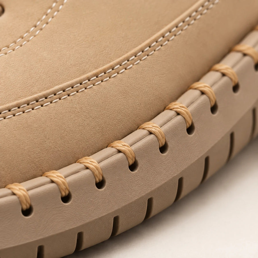 Gros plan sur la couture main le long de la semelle Dayfoot