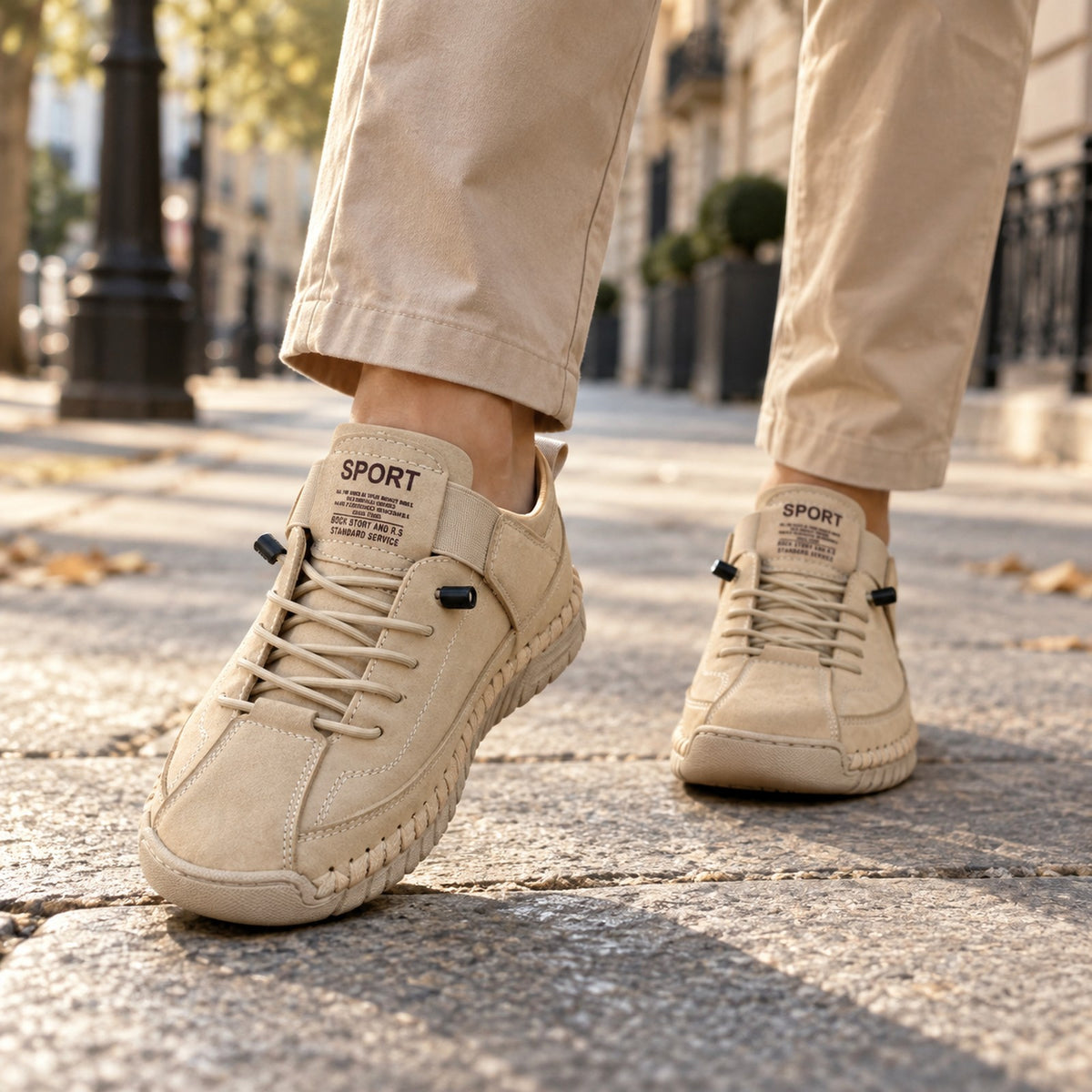 Chaussures Dayfoot portées en ville avec un chino beige