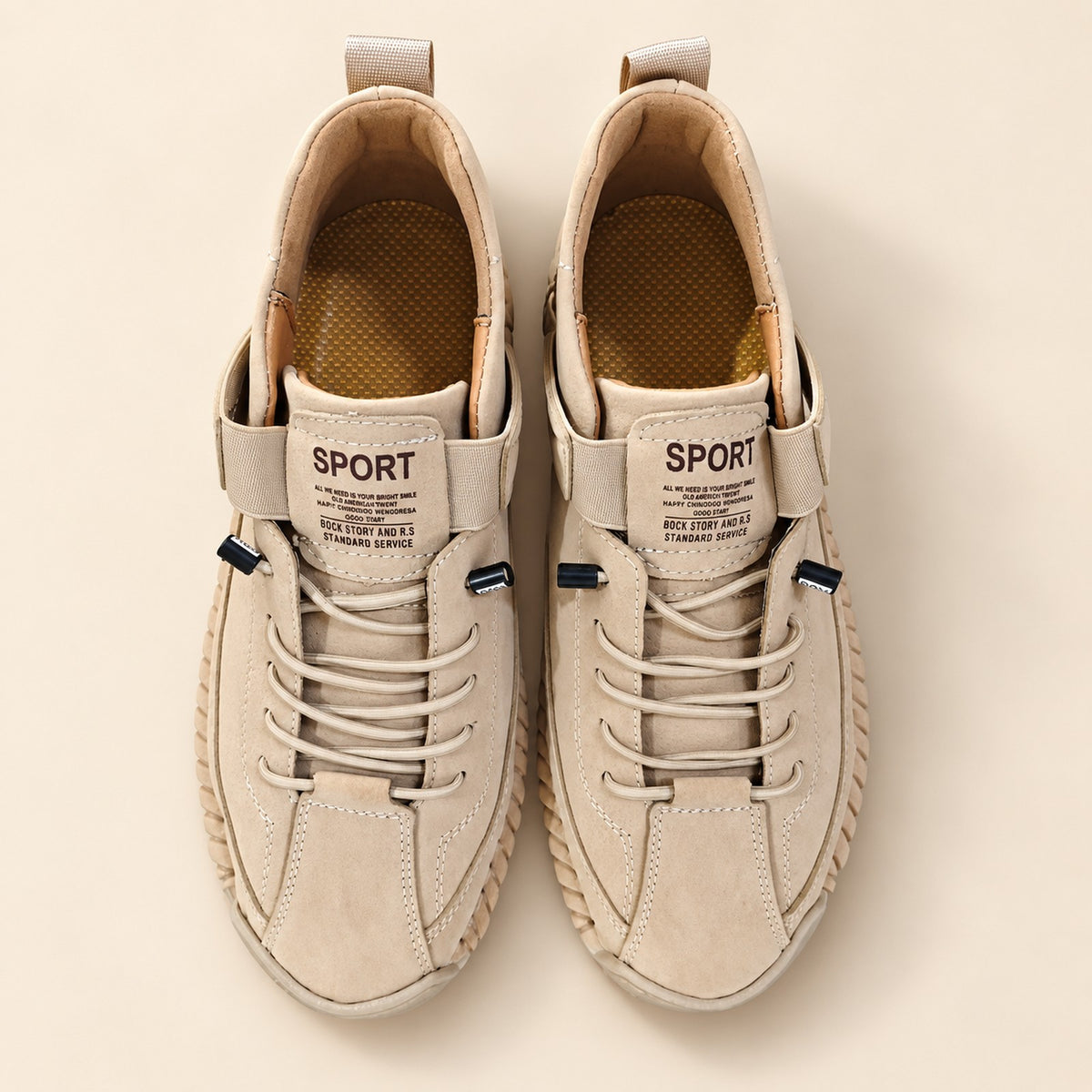 Paire de chaussures Dayfoot vue de dessus – étiquette, lacets à stoppeur, semelle intérieure